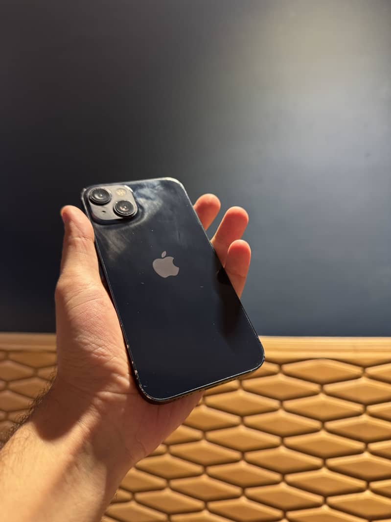 Apple iPhone 13 JV 4