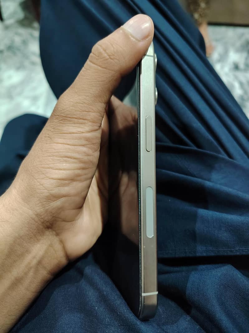 Apple iPhone 15 Pro 2
