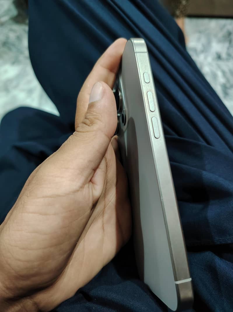 Apple iPhone 15 Pro 3