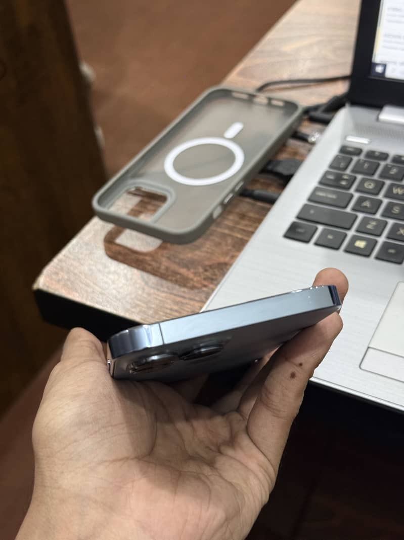 Apple iPhone 13 Pro Max 2