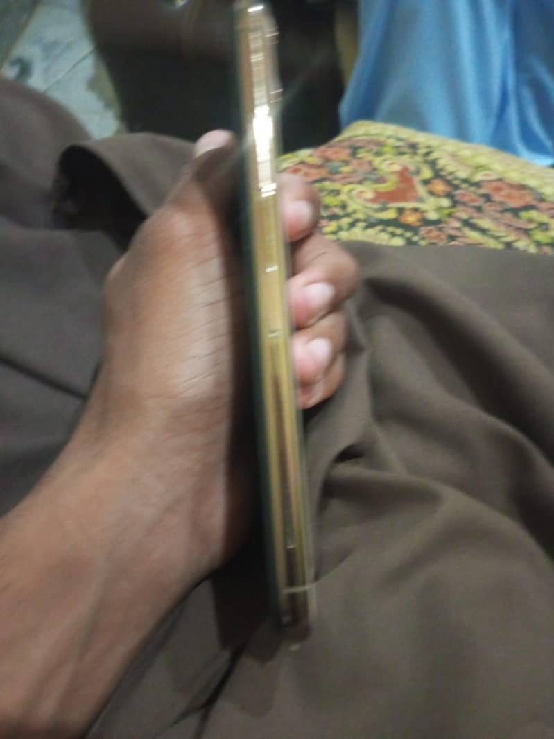 Apple iPhone 11 Pro Max 2