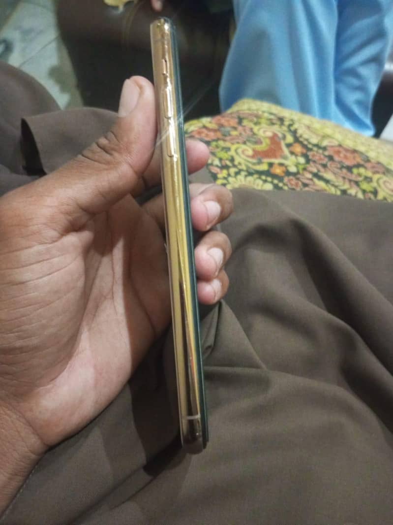 Apple iPhone 11 Pro Max 3