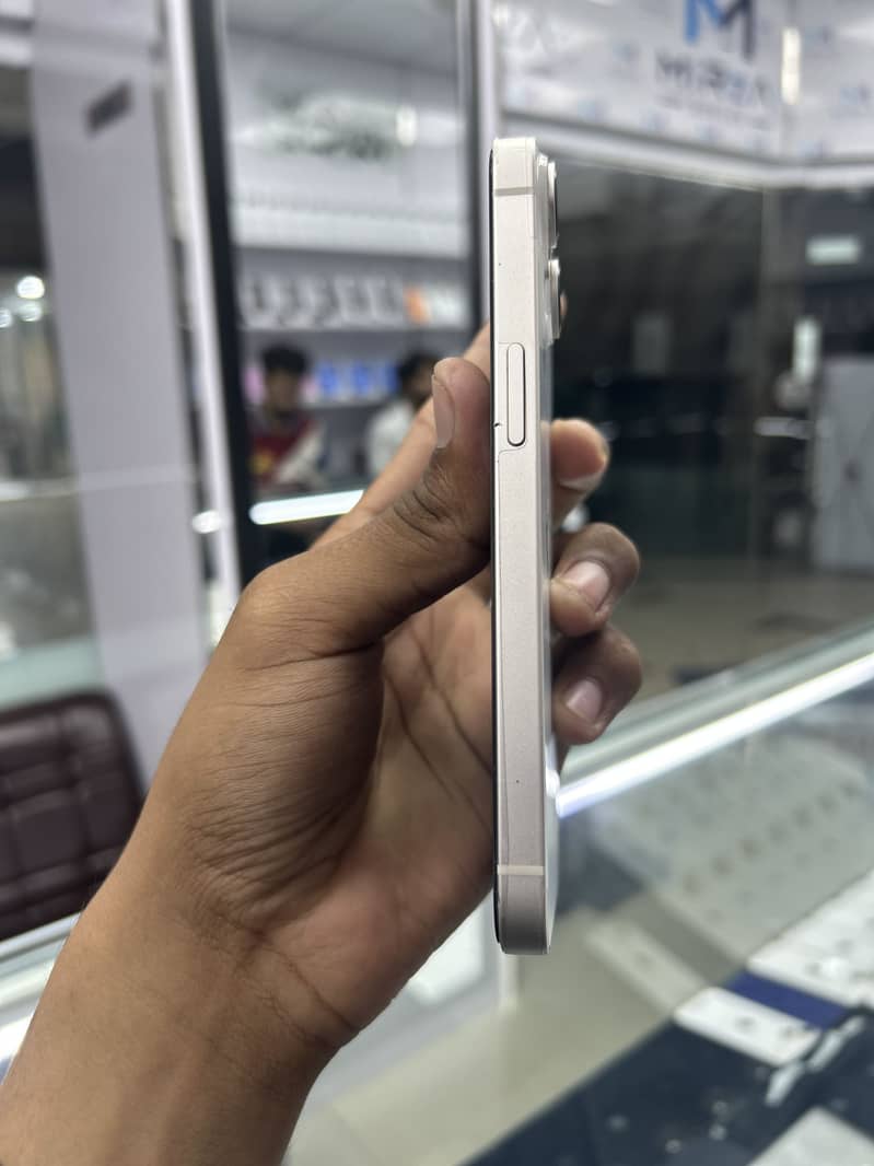 Apple iPhone 14 4