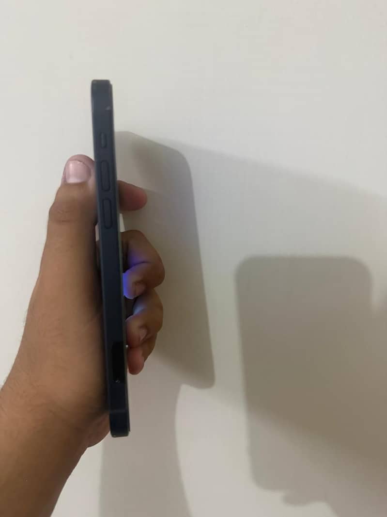 Apple iPhone 12 3