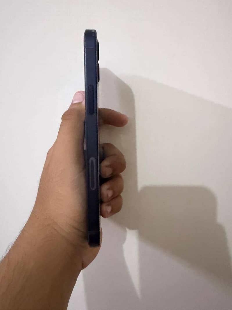 Apple iPhone 12 4