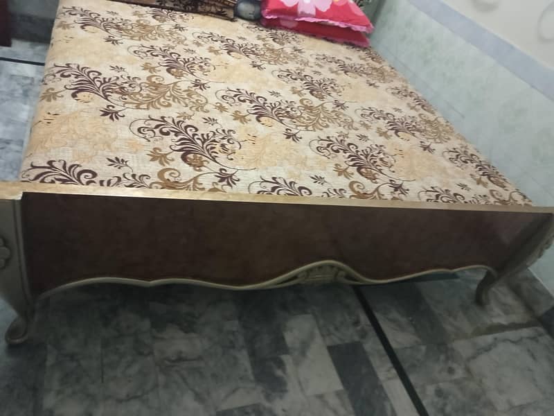 king size bed 0