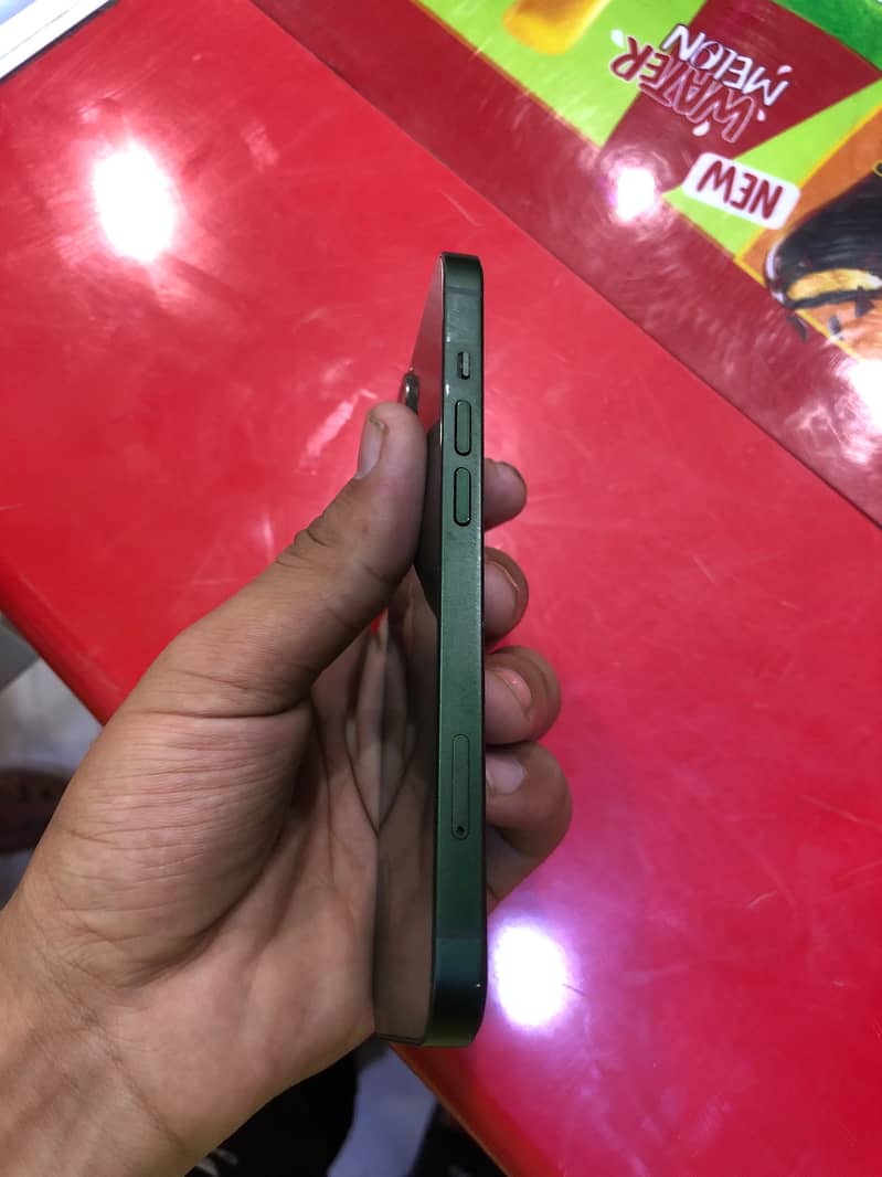Apple iPhone 13 3
