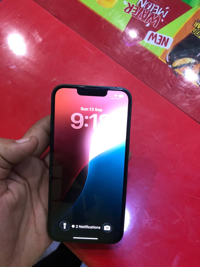 Apple iPhone 13 4