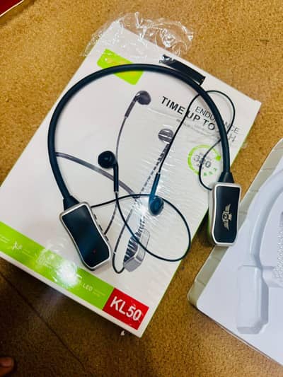 KL50 Wireless Neckband Earphones 14 Battery Plytime SD Card LED disply