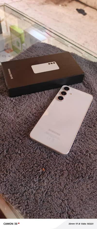 Samsung Mobile S24 fE