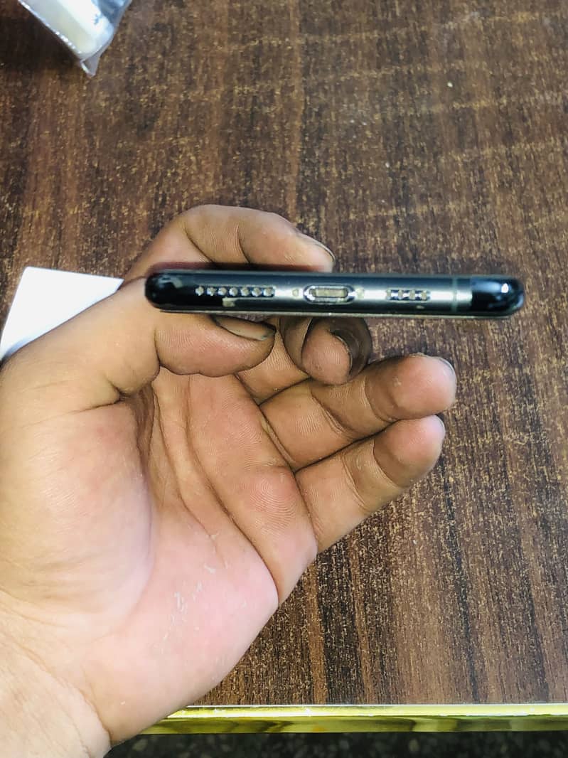 Apple iPhone 11 Pro Max 1