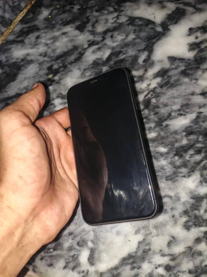 Apple iPhone 11 0