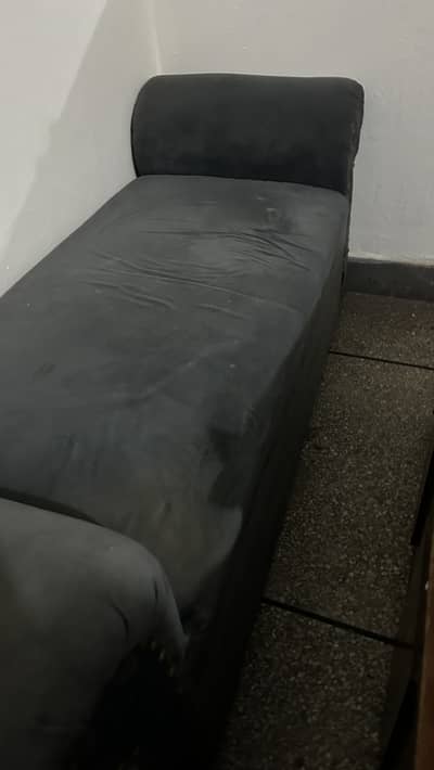 2 seater sethi good condition