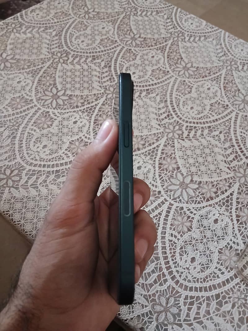 Apple iPhone 13 1