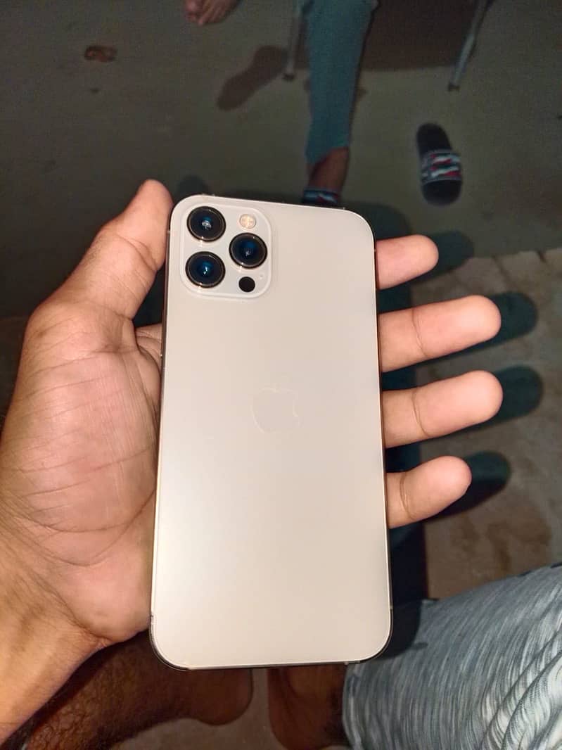 iPhone 12 Pro Max 4