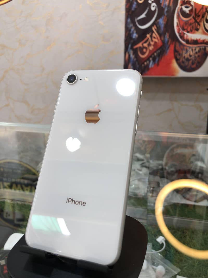 Apple iPhone 8 0