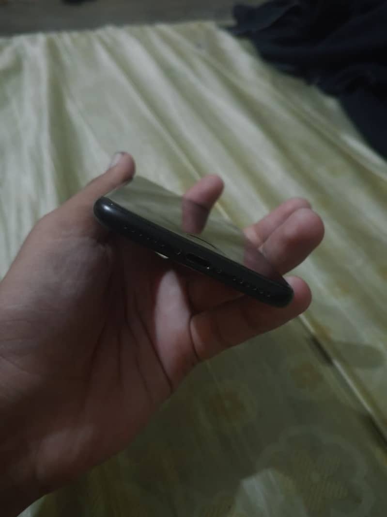 Apple iPhone SE 2 3