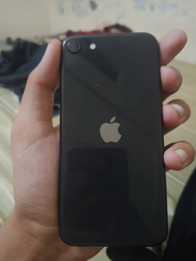 Apple iPhone SE 2 4