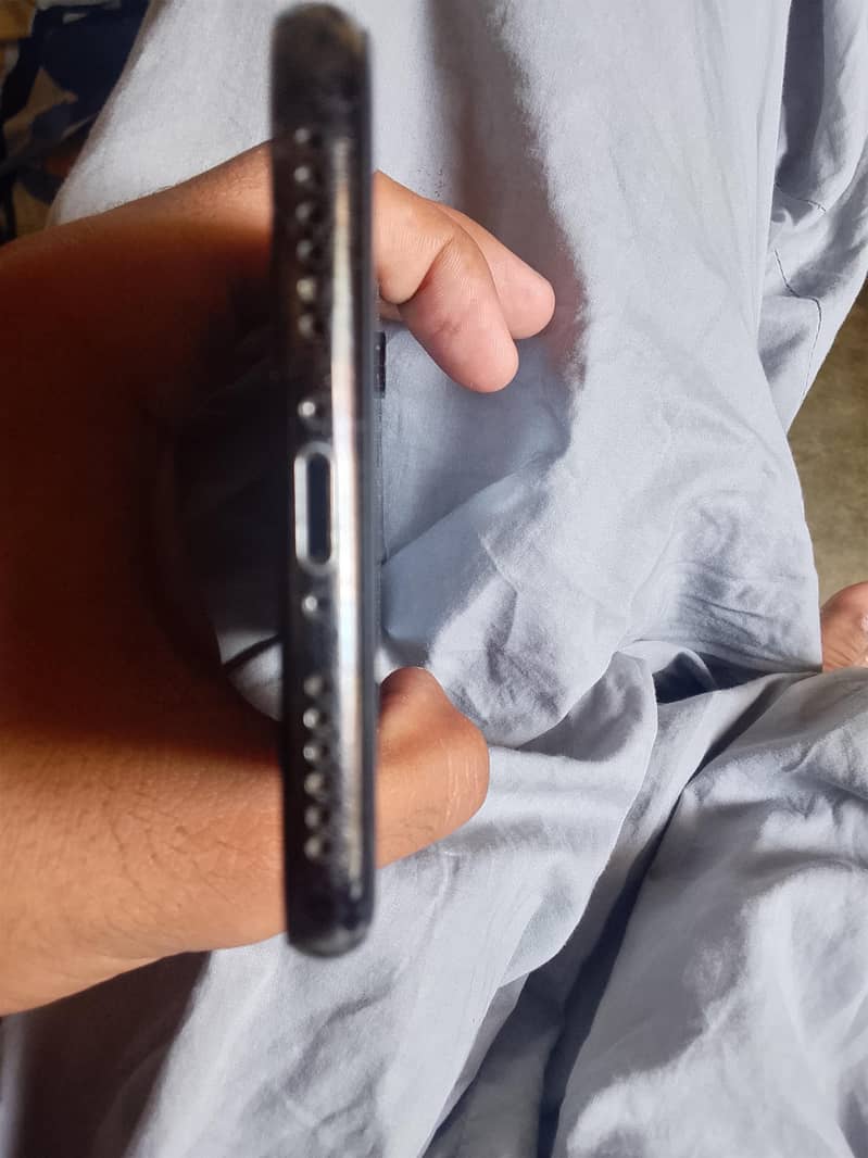 Apple iPhone X 3