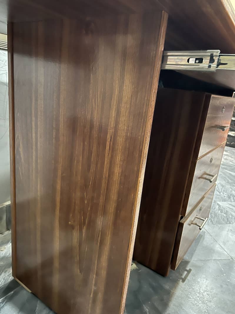 Computer Table 1 Month Use 4