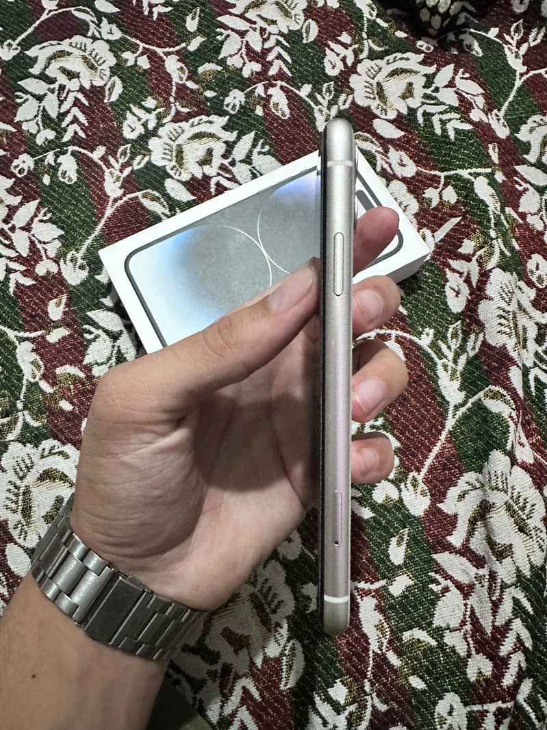 Apple iPhone 11 4