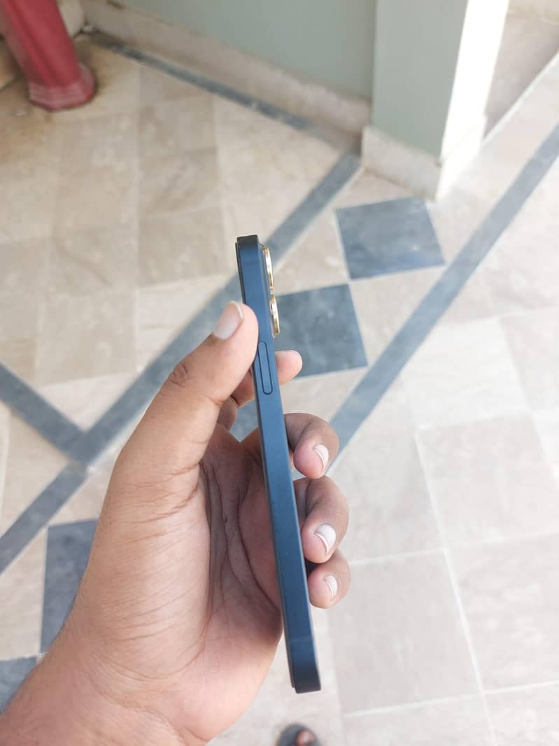 Apple iPhone 13 1