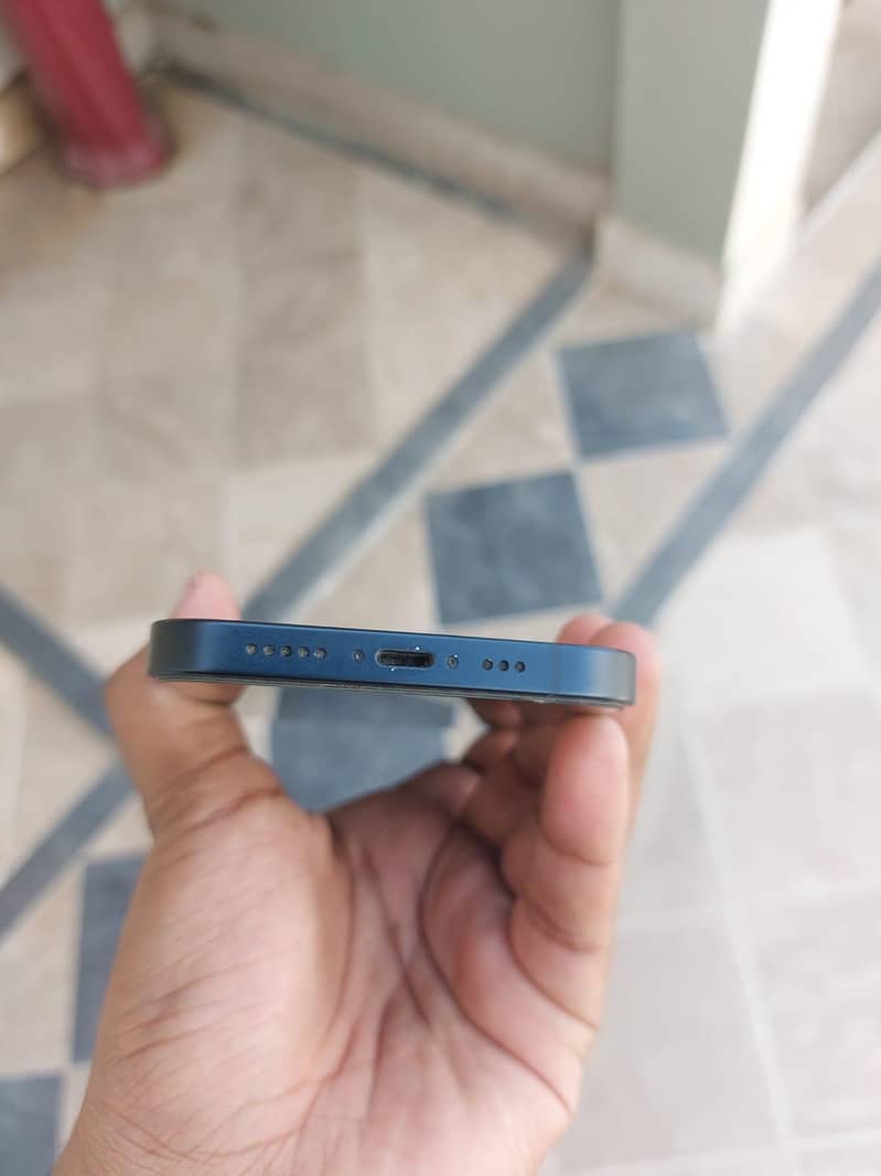 Apple iPhone 13 2
