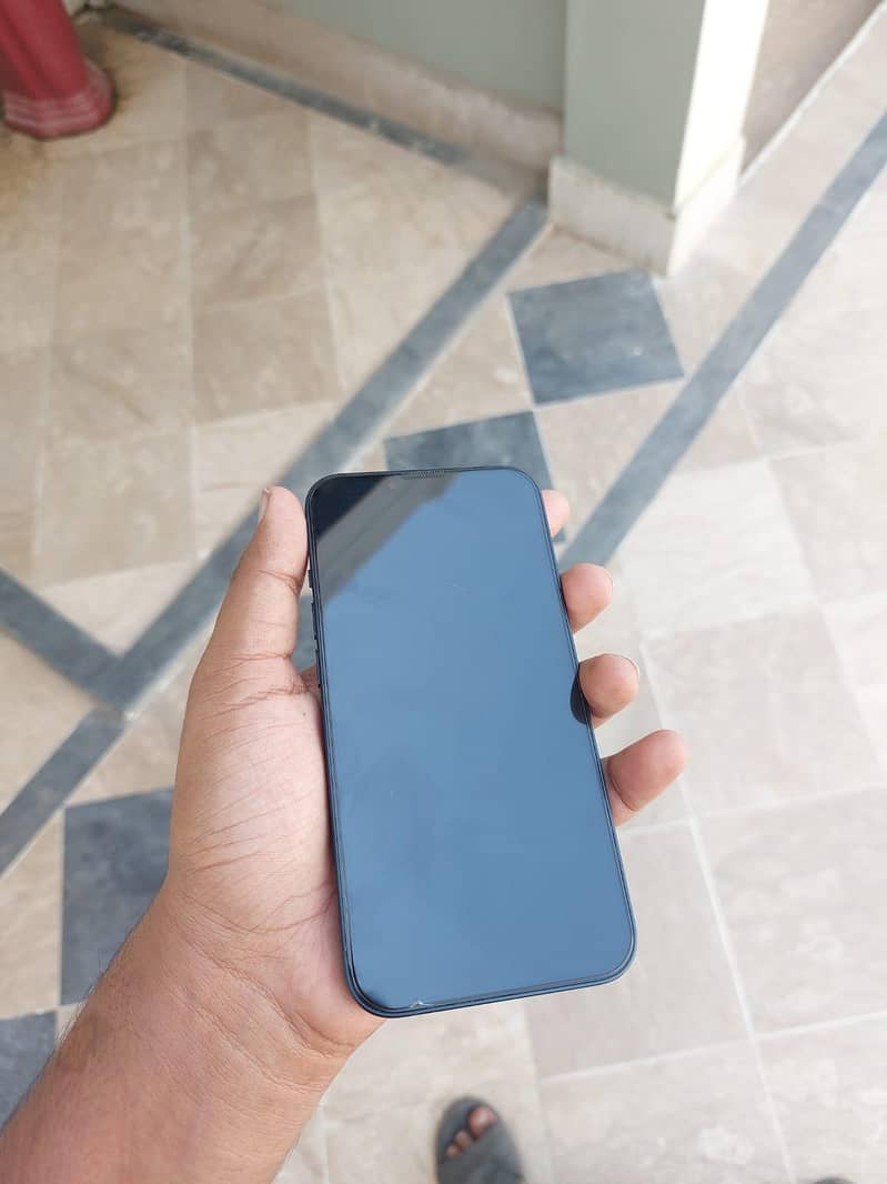 Apple iPhone 13 5