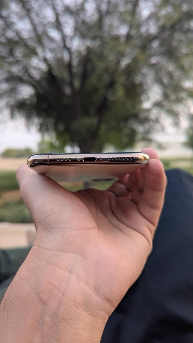 Apple iPhone 11 Pro Max 2