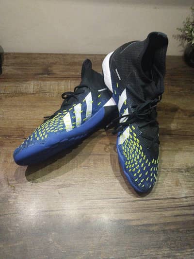 Adidas Predator Freak . 3