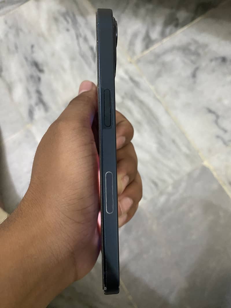 Apple iPhone 13 4