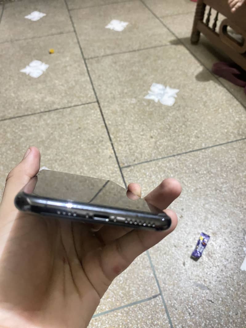 iPhone 11 Pro Max 4