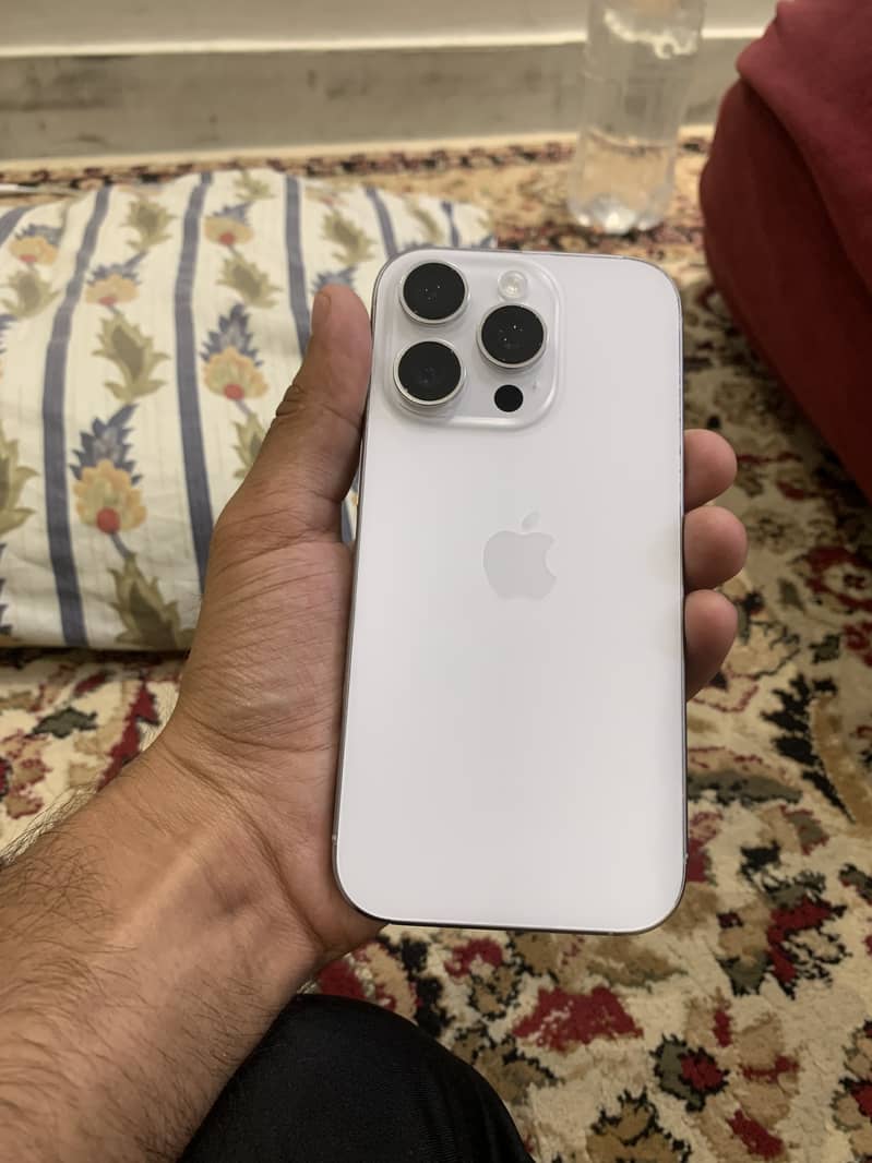 Apple iPhone 16 Pro 2