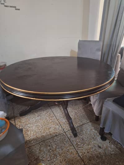 round wood dinning table