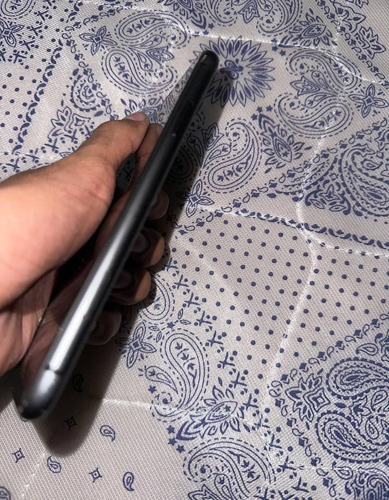 Apple iPhone 11 0