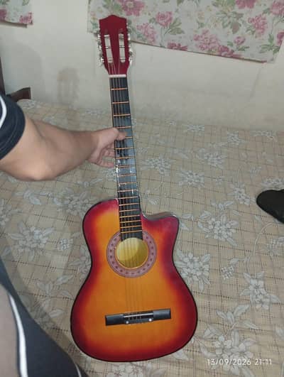 Classical Cutaway Acoustic Guitar (Sunburst) with Soft Carrying Bag