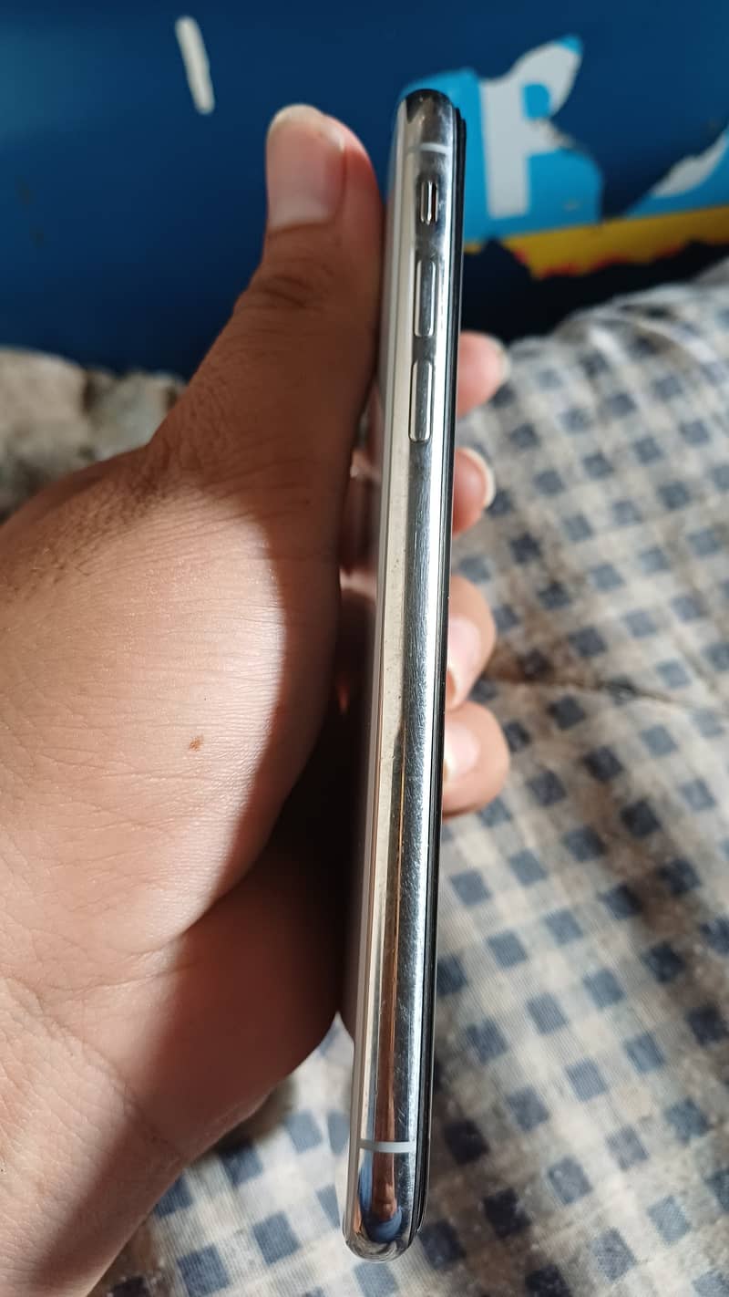 Apple iPhone X 3