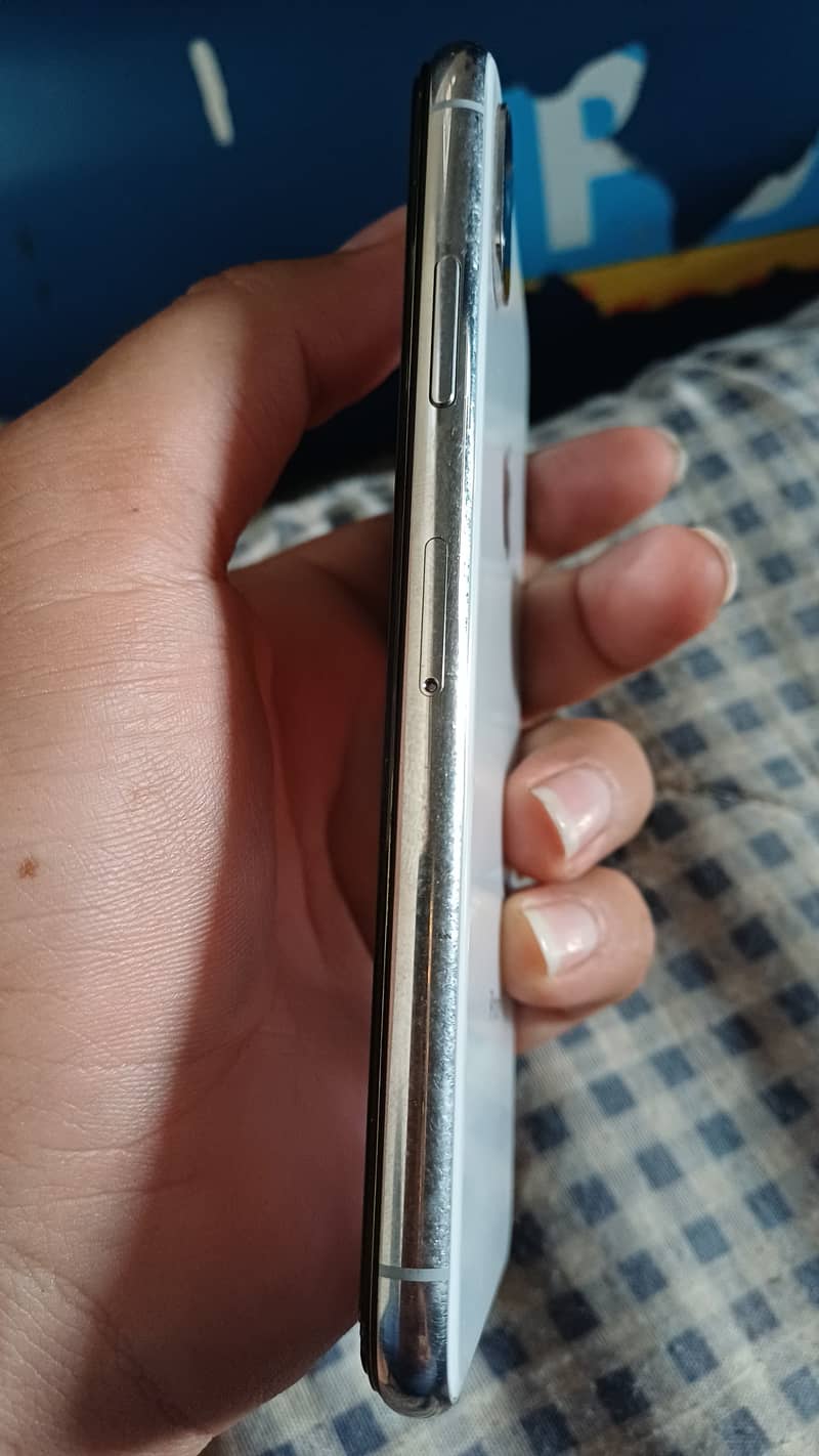 Apple iPhone X 4