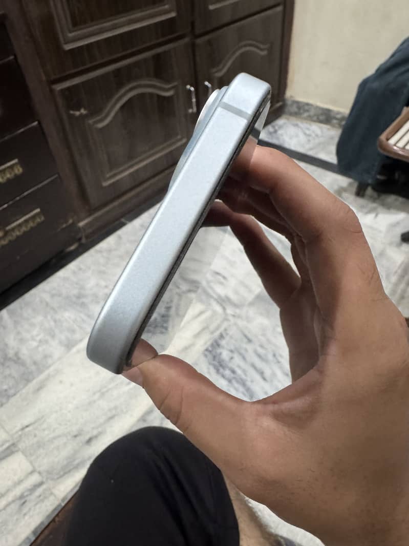 Apple iPhone 15 2