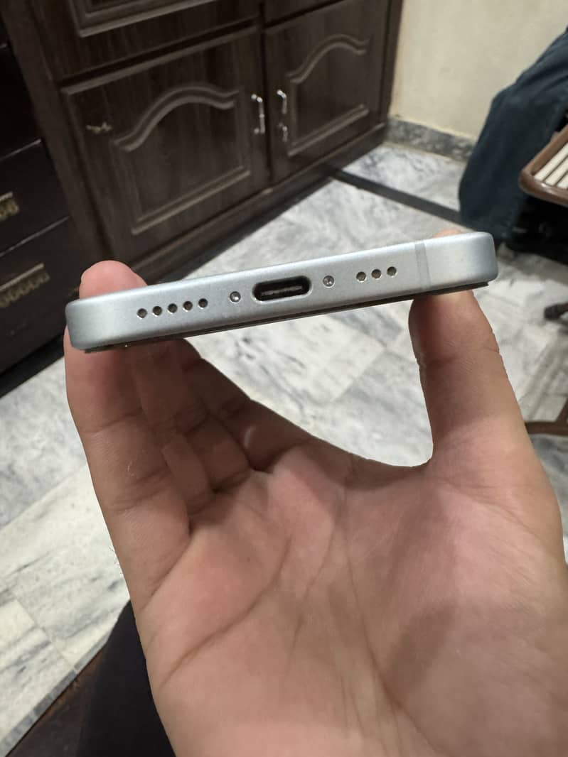 Apple iPhone 15 4