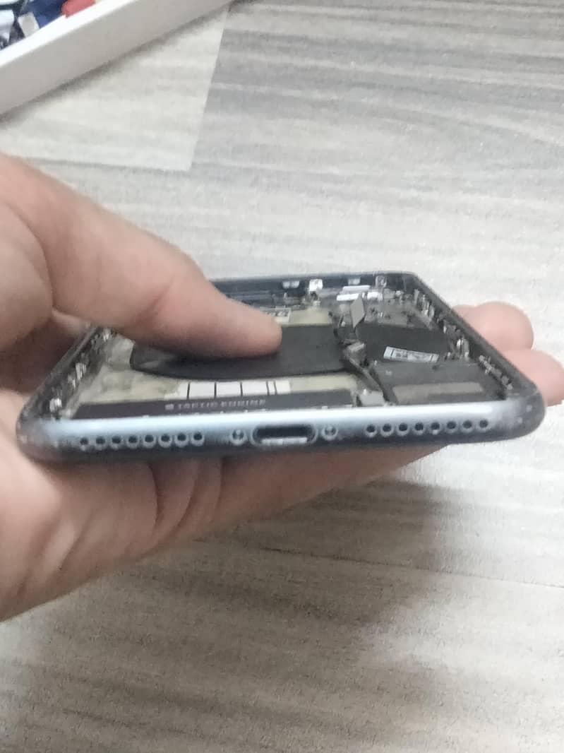 Apple iPhone 8 Plus 3