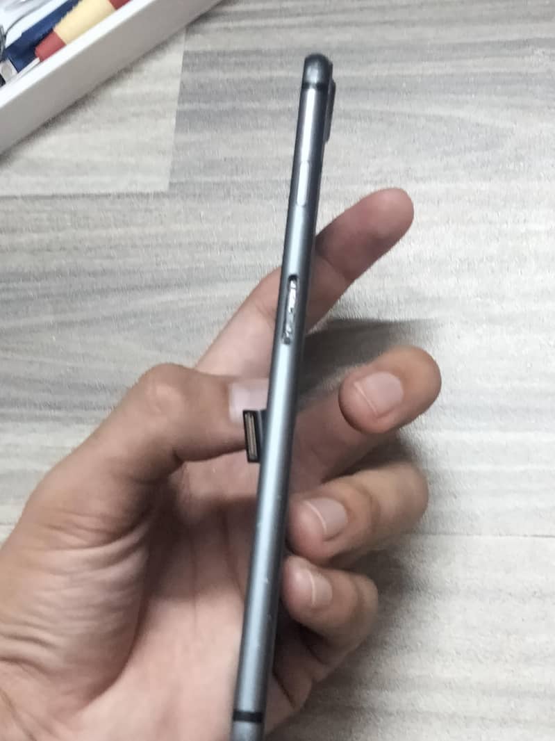 Apple iPhone 8 Plus 4
