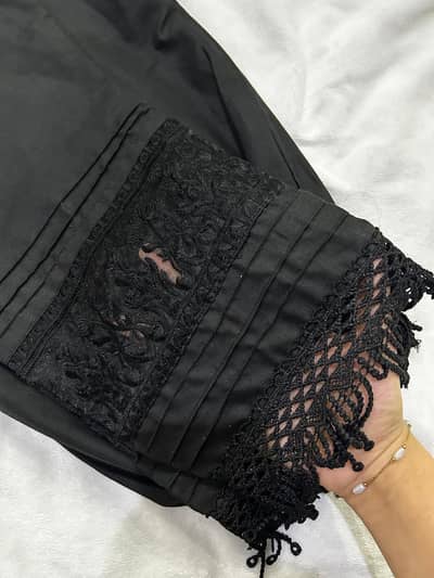 Noir Luxe – embroidered Trouser