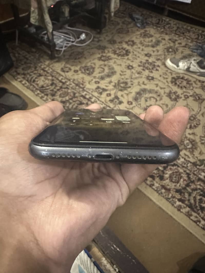 Apple iPhone 11 3
