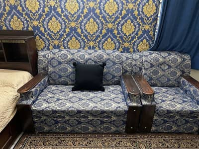Urgent Sale - Elegant and comfortable 6-seater sofa set