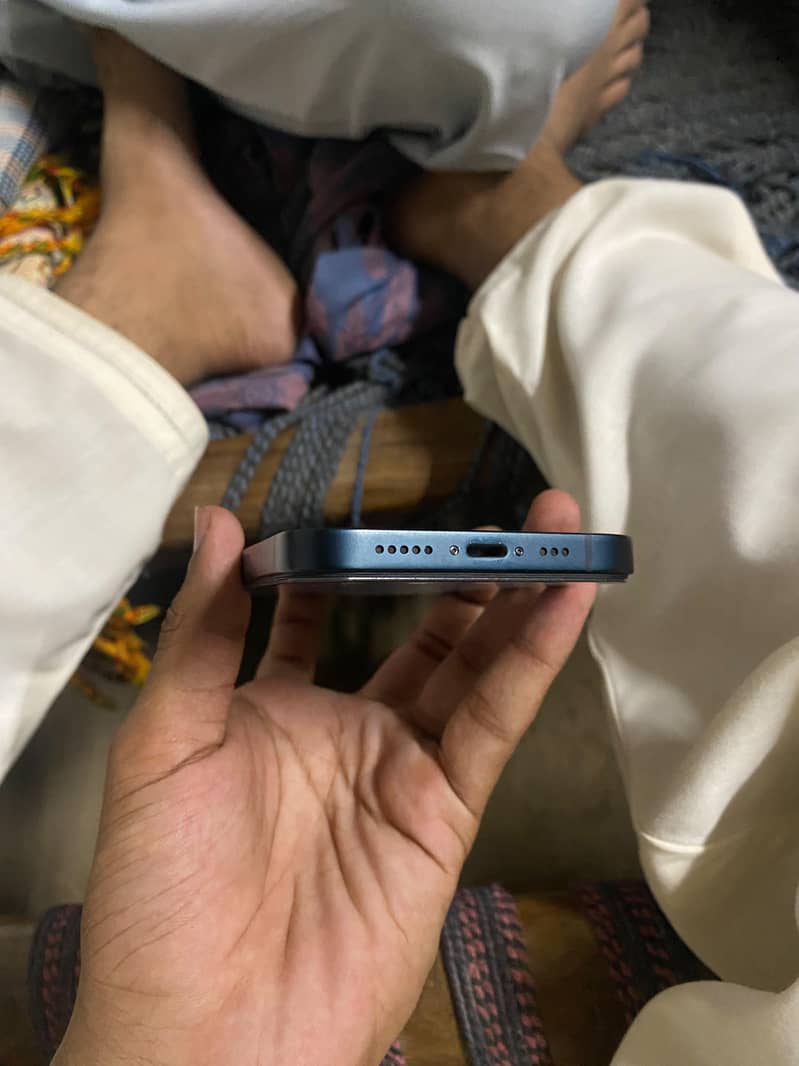 Apple iPhone 13 4