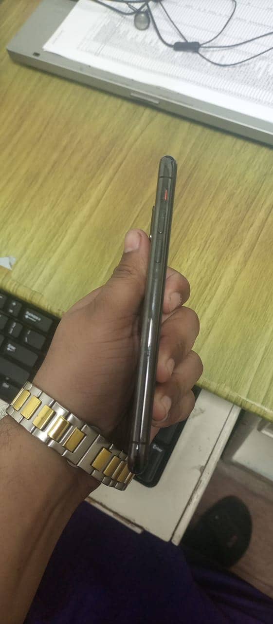 Apple iPhone X 3
