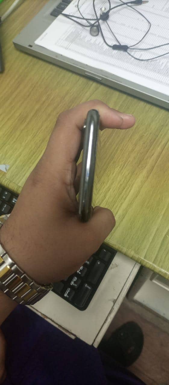 Apple iPhone X 4