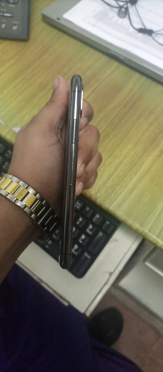 Apple iPhone X 5