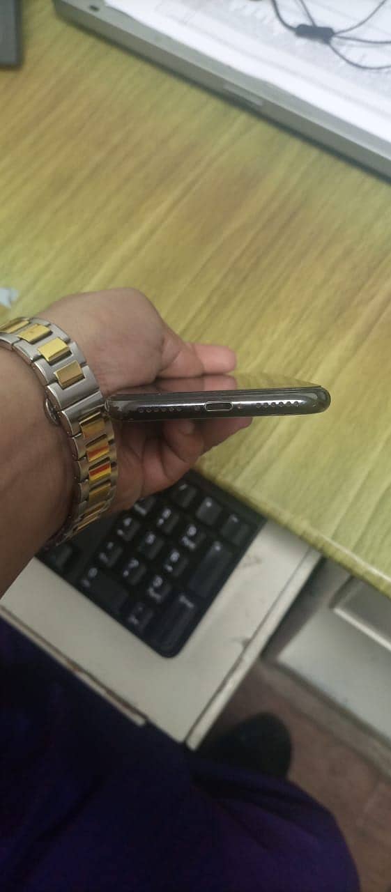 Apple iPhone X 6